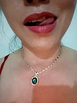 Snapshot of Kim-Anhh chatting on 10-15-25, 04:37 Kim-Anhh online show from 10-15-25, 04:37