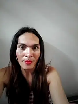 Snapshot of Pinkyweb_03 chatting on 06-14-26, 02:19 Pinkyweb 03 online show from 06-14-26, 02:19