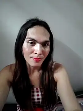 Snapshot of Pinkyweb_03 chatting on 06-14-26, 02:24 Pinkyweb 03 online show from 06-14-26, 02:24
