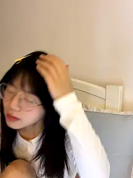 Ella-A9 online show from 10-28-25, 03:51