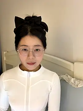 Ella-A9 online show from 10-26-25, 06:14