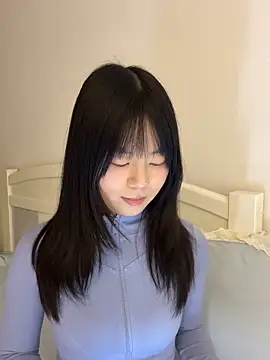 Ella-A9 online show from 10-28-25, 03:55