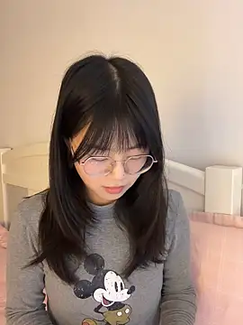 Ella-A9 online show from 10-18-25, 03:36