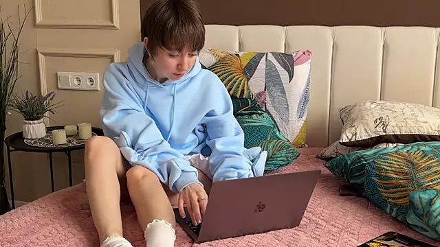 daniellia  online show from 03-28-26, 02:18