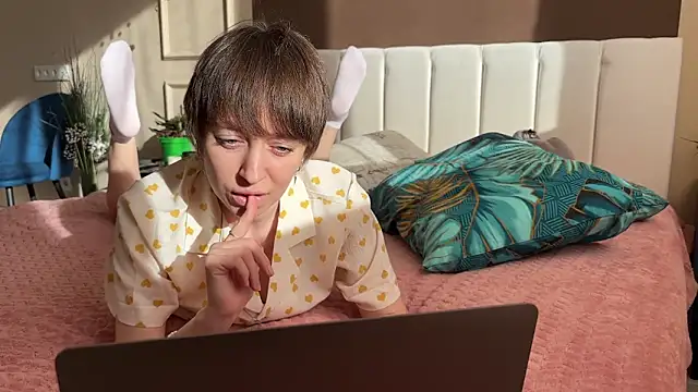 daniellia  online show from 04-20-26, 02:18