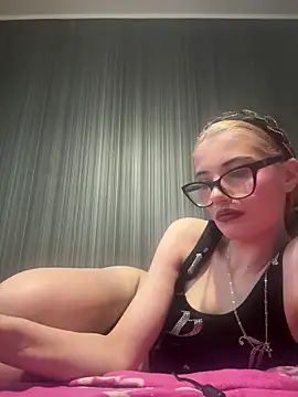 Larra69 online show from 06-10-26, 04:41