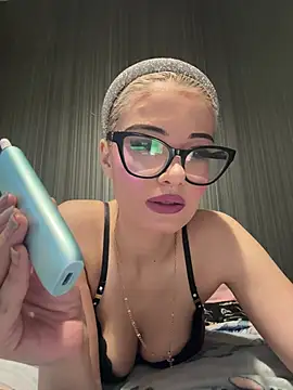 Larra69 online show from 06-23-26, 05:55