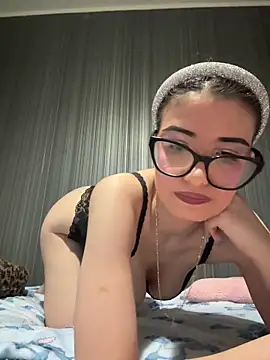 Larra69 online show from 04-12-26, 05:38