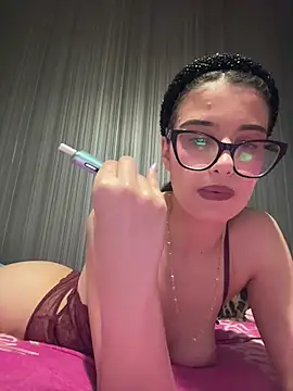Larra69 online show from 04-25-26, 05:43