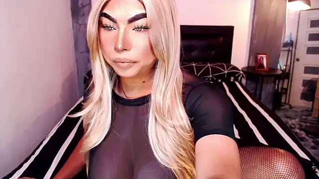 xTrixieMae online show from 09-10-25, 07:18