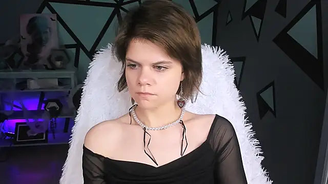 EllieMurler online show from 10-19-25, 09:12