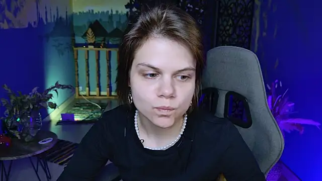 EllieMurler online show from 10-13-25, 01:02