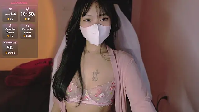Snapshot of Phuong_Bee chatting on 10-11-25, 01:23 Phuong Bee online show from 10-11-25, 01:23