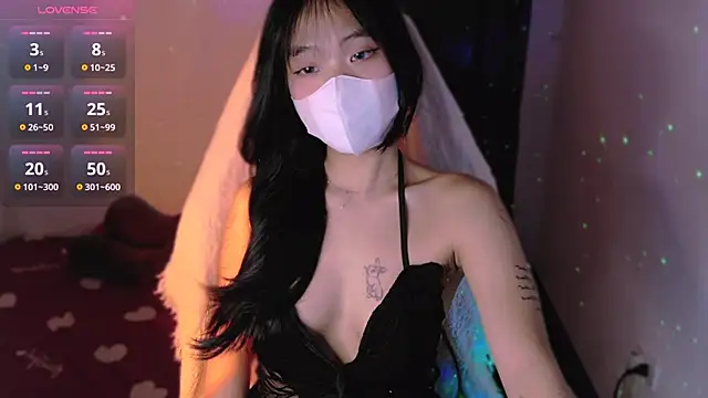 Snapshot of Phuong_Bee chatting on 09-10-25, 12:26 Phuong Bee online show from 09-10-25, 12:26