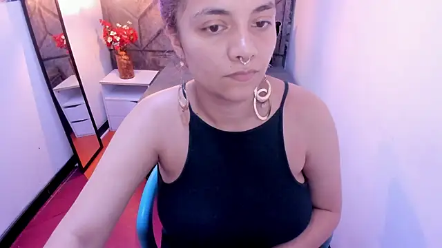 Kiara Cruz   online show from 11-29-25, 08:31