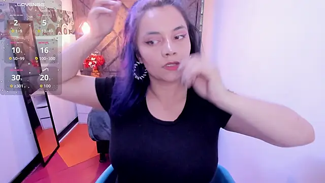 Kiara Cruz   online show from 11-24-25, 08:20