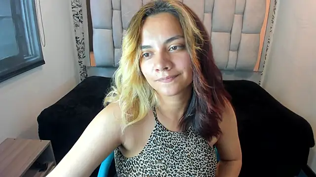 Snapshot of Kiara_Cruz__ chatting on 07-15-26, 08:05 Kiara Cruz online show from 07-15-26, 08:05