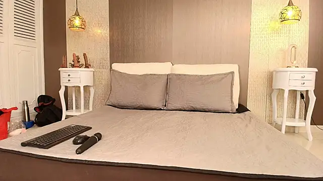 Tiifany Baker online show from 09-10-25, 07:24