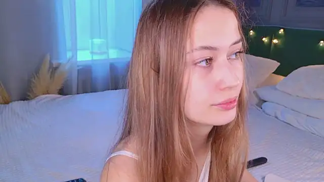 Sofii Ly online show from 10-17-25, 06:06