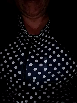 Snapshot of Uzhili chatting on 10-28-25, 06:51 Uzhili online show from 10-28-25, 06:51