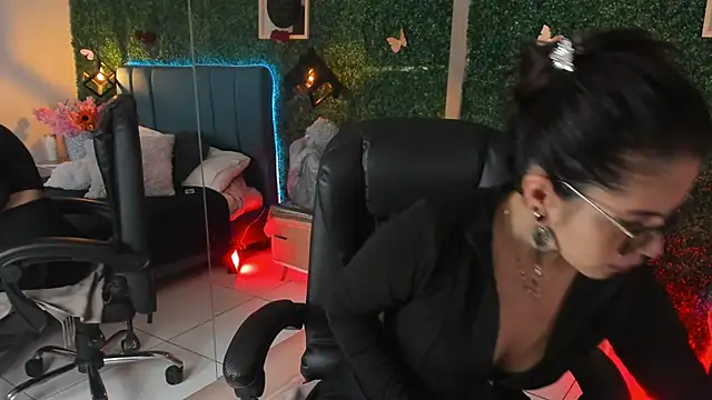 Linagh  online show from 03-19-26, 11:32