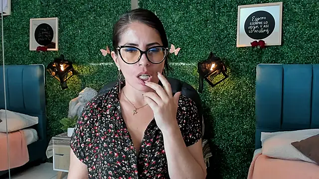 Linagh  online show from 10-22-25, 11:42