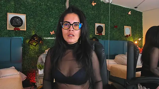 Linagh  online show from 12-22-25, 12:27