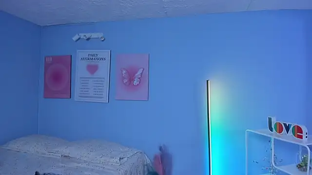 Bella  Lane online show from 12-04-25, 07:46