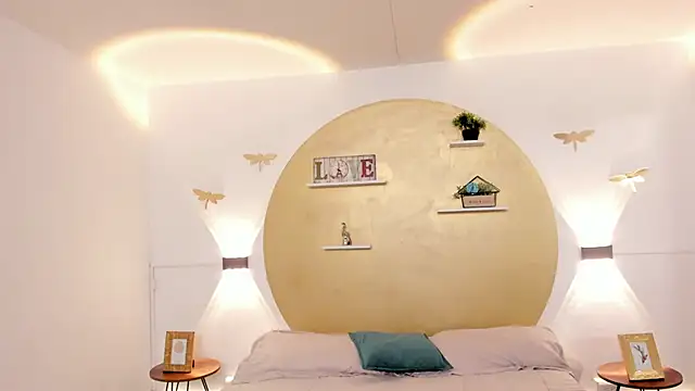 Zoe Lynch  online show from 09-27-25, 12:00