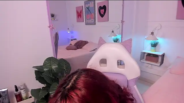 Zoe Lynch  online show from 11-24-25, 11:54