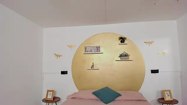 Zoe Lynch  online show from 10-14-25, 11:44