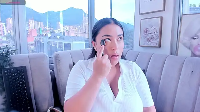 Zoey thompson online show from 10-04-25, 07:37