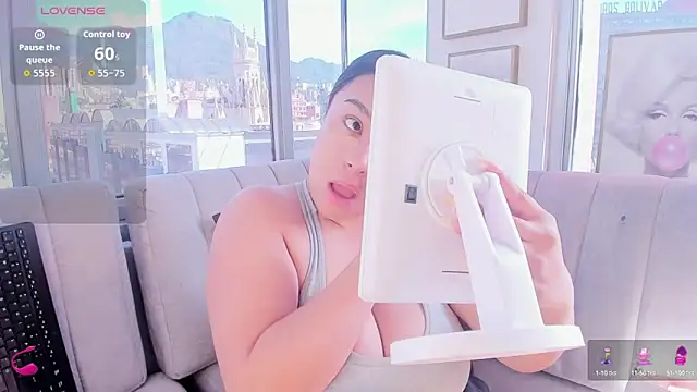 Zoey thompson online show from 09-25-25, 07:20