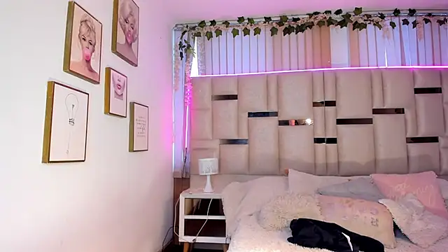 Zoey thompson online show from 03-09-26, 07:50