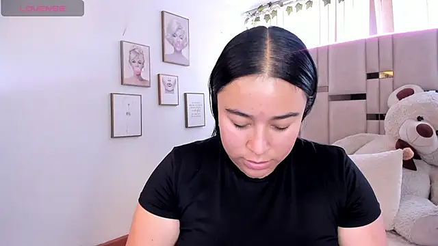Zoey thompson online show from 07-04-26, 08:13