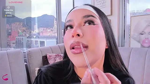 Zoey thompson online show from 09-18-25, 07:39