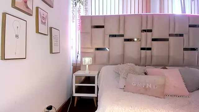 Zoey thompson online show from 02-24-26, 07:37