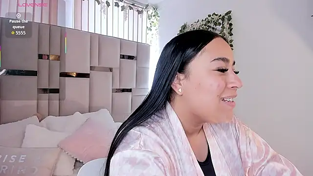 Zoey thompson online show from 12-21-25, 02:41