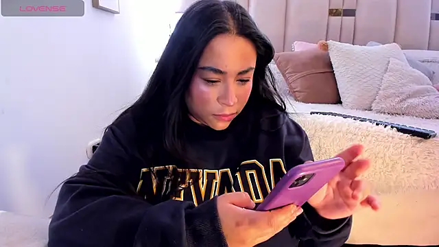 Zoey thompson online show from 02-20-26, 09:06