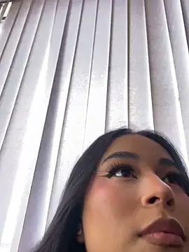 Zoey thompson online show from 09-30-25, 04:46