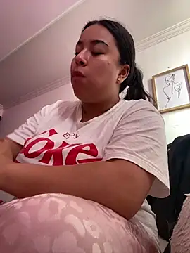 Zoey thompson online show from 04-18-26, 04:09