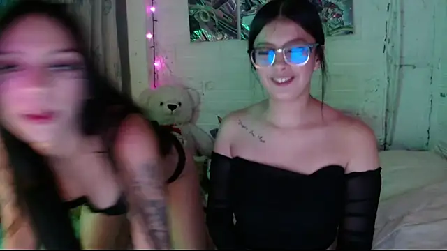 Snapshot of Pamelaa_reyess_2 chatting on 05-25-26, 04:23 Pamelaa reyess 2 online show from 05-25-26, 04:23