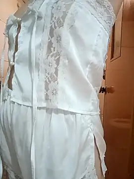 Thuylinh86 online show from 10-24-25, 12:15