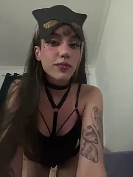 virtualgirlbr online show from 10-27-25, 01:39