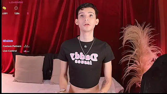 Snapshot of VicenteFerrer chatting on 06-18-26, 02:11 VicenteFerrer online show from 06-18-26, 02:11