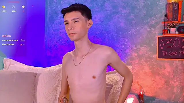 Snapshot of VicenteFerrer chatting on 09-24-25, 01:13 VicenteFerrer online show from 09-24-25, 01:13