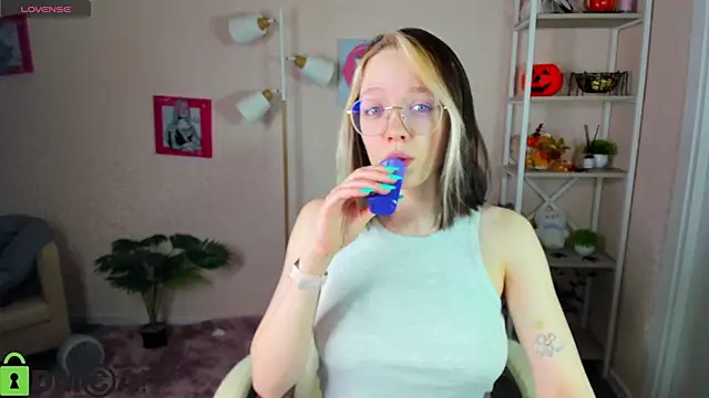 R0cket bunny online show from 11-15-25, 01:09