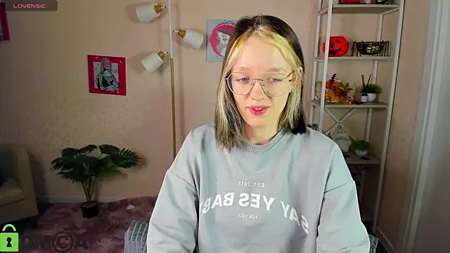 R0cket bunny online show from 11-17-25, 01:09