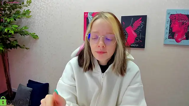 R0cket bunny online show from 12-14-25, 12:39