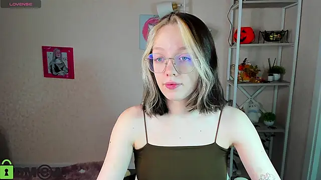 R0cket bunny online show from 11-13-25, 01:09